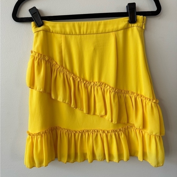 SUPERDOWN Revolve Donnie Frill Mini Skirt Size Small - Picture 1 of 4